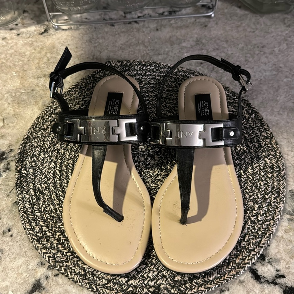 Jones NY leather thong sandals